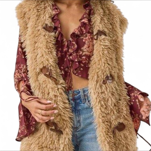 Altar'd State Jackets & Blazers - NWT Altar’d State Women’s Faux Fur Vest